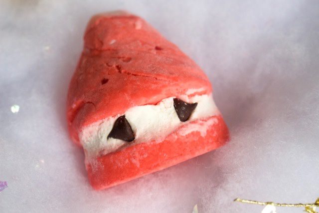 LUSH Holiday 2015 Peeping Santa