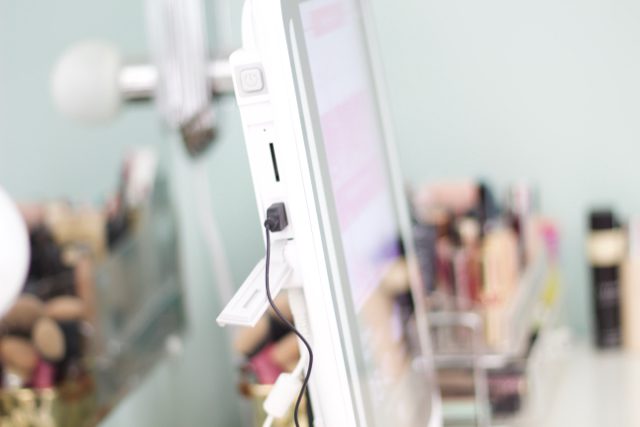 Meet HiMirror Plus: Your Two-In-One Mirror and Beauty Consultant