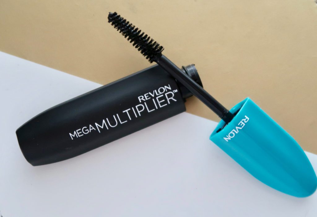 New Revlon Mascaras | All lash types welcome! If you're on the hunt for a new mascara for volume and length, here are three new mascaras from Revlon to check out! | www.simplystine.com