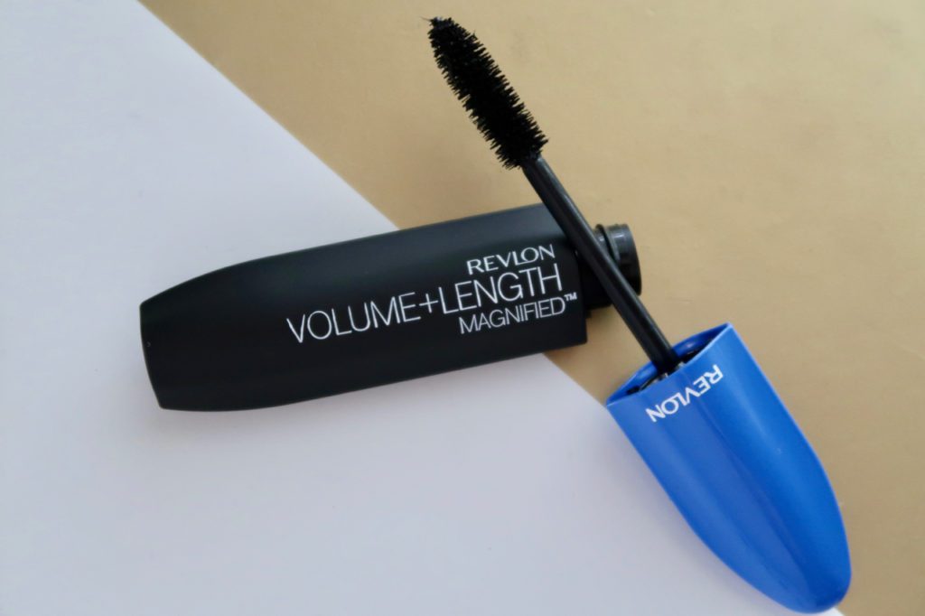 New Revlon Mascaras | All lash types welcome! If you're on the hunt for a new mascara for volume and length, here are three new mascaras from Revlon to check out! | www.simplystine.com