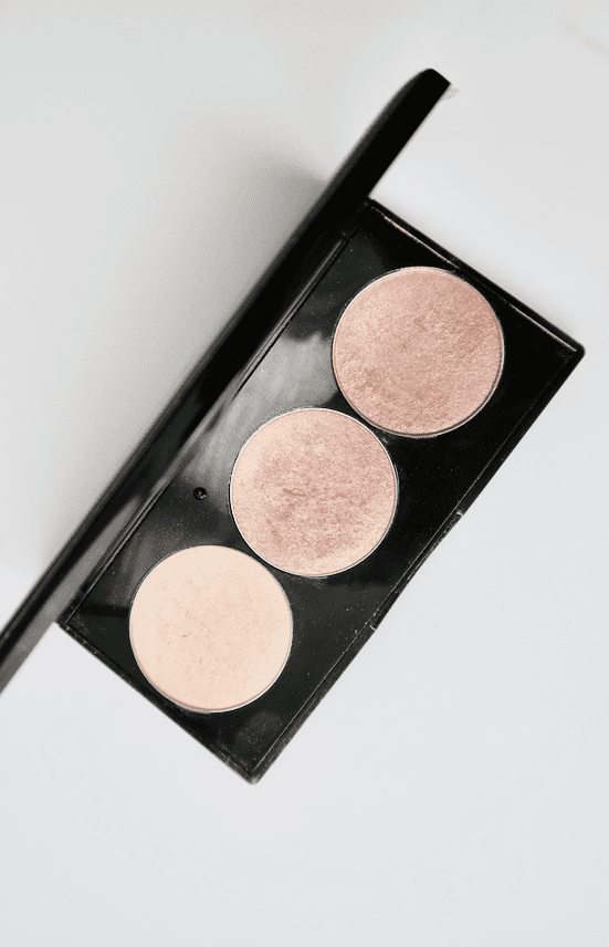 June and July Beauty Favorites | Smashbox Spotlight Palette in Pearl