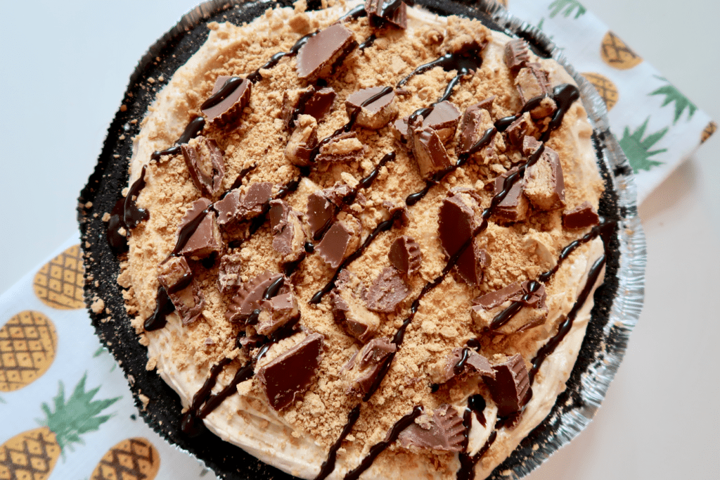 The Easiest Peanut Butter Pie Recipe That Will Impress Everyone and takes hardly no time to prepare! | www.simplystine.com