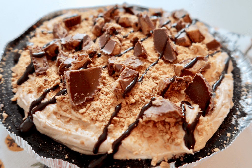 The Easiest Peanut Butter Pie Recipe That Will Impress Everyone and takes hardly no time to prepare! | www.simplystine.com