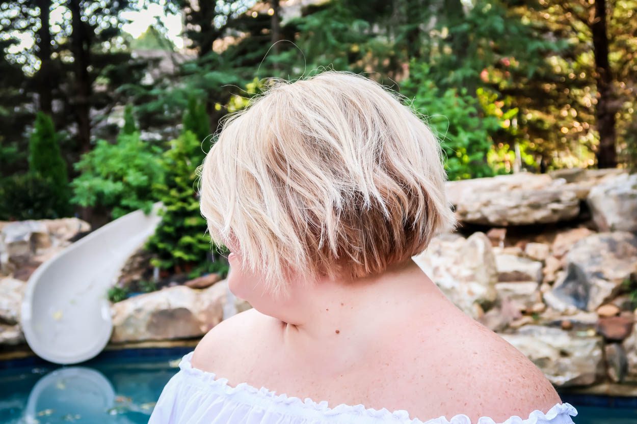 Curious about a short hairstyle? What it takes to keep my balayage blonde hair style in shape? I'm sharing all of my hair tips on how I keep my locks looking their best! #hair #blonde #Balayage #Bob