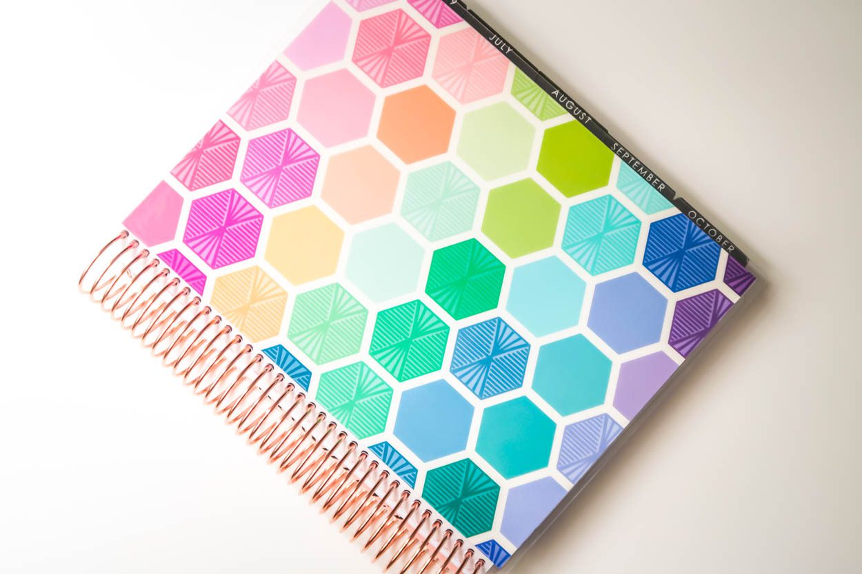 How I use my 2018-2019 Erin Condren Life Planner to help better manage my time, provide structure to my days and how it helps keep my ideas, projects and deadlines more organized! #planner #ErinCondren #Planning #Goals #GoalSetting #Organization