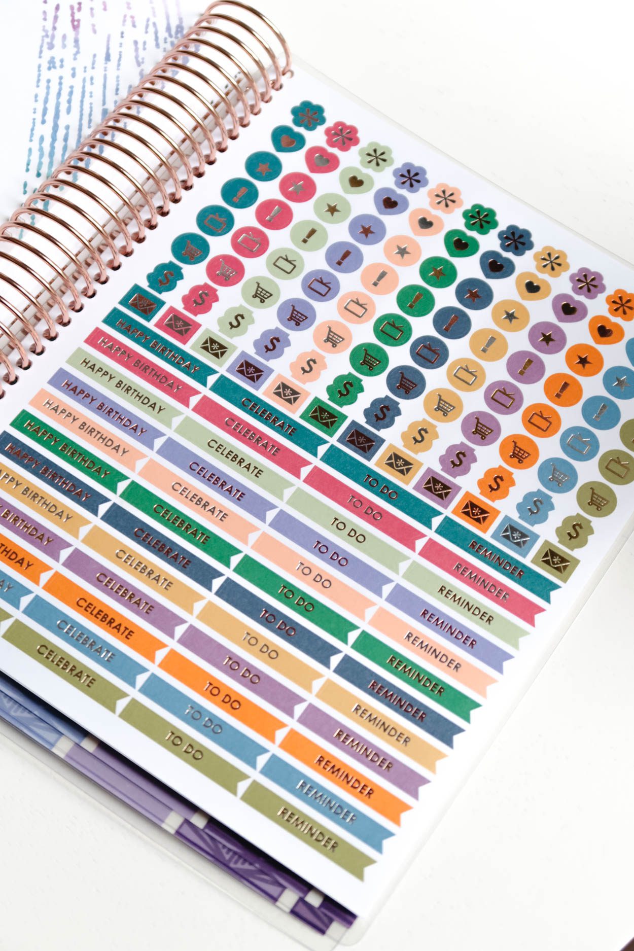 How I use my 2018-2019 Erin Condren Life Planner to help better manage my time, provide structure to my days and how it helps keep my ideas, projects and deadlines more organized! #planner #ErinCondren #Planning #Goals #GoalSetting #Organization