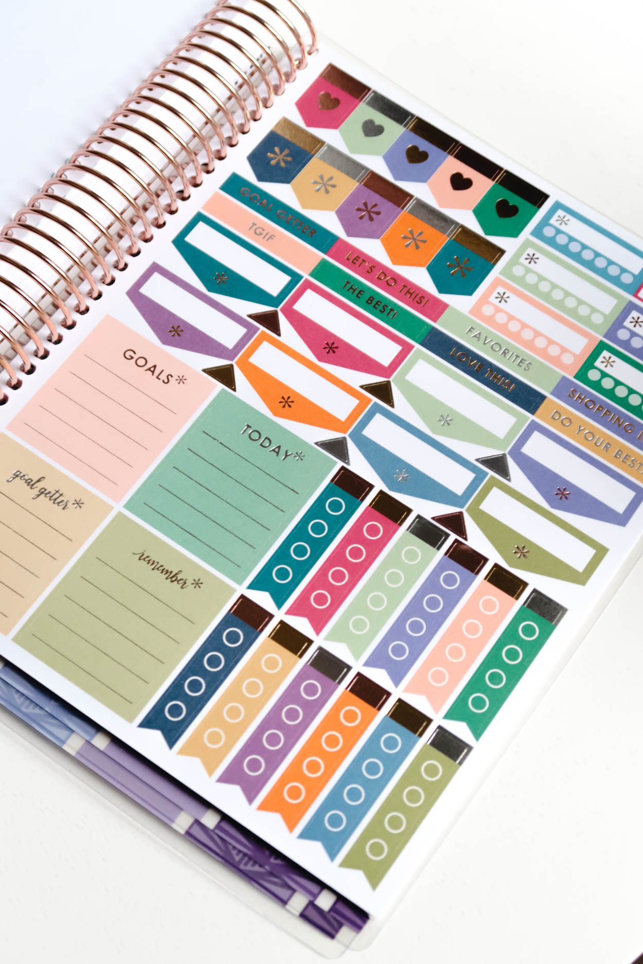 How I use my 2018-2019 Erin Condren Life Planner to help better manage my time, provide structure to my days and how it helps keep my ideas, projects and deadlines more organized! #planner #ErinCondren #Planning #Goals #GoalSetting #Organization