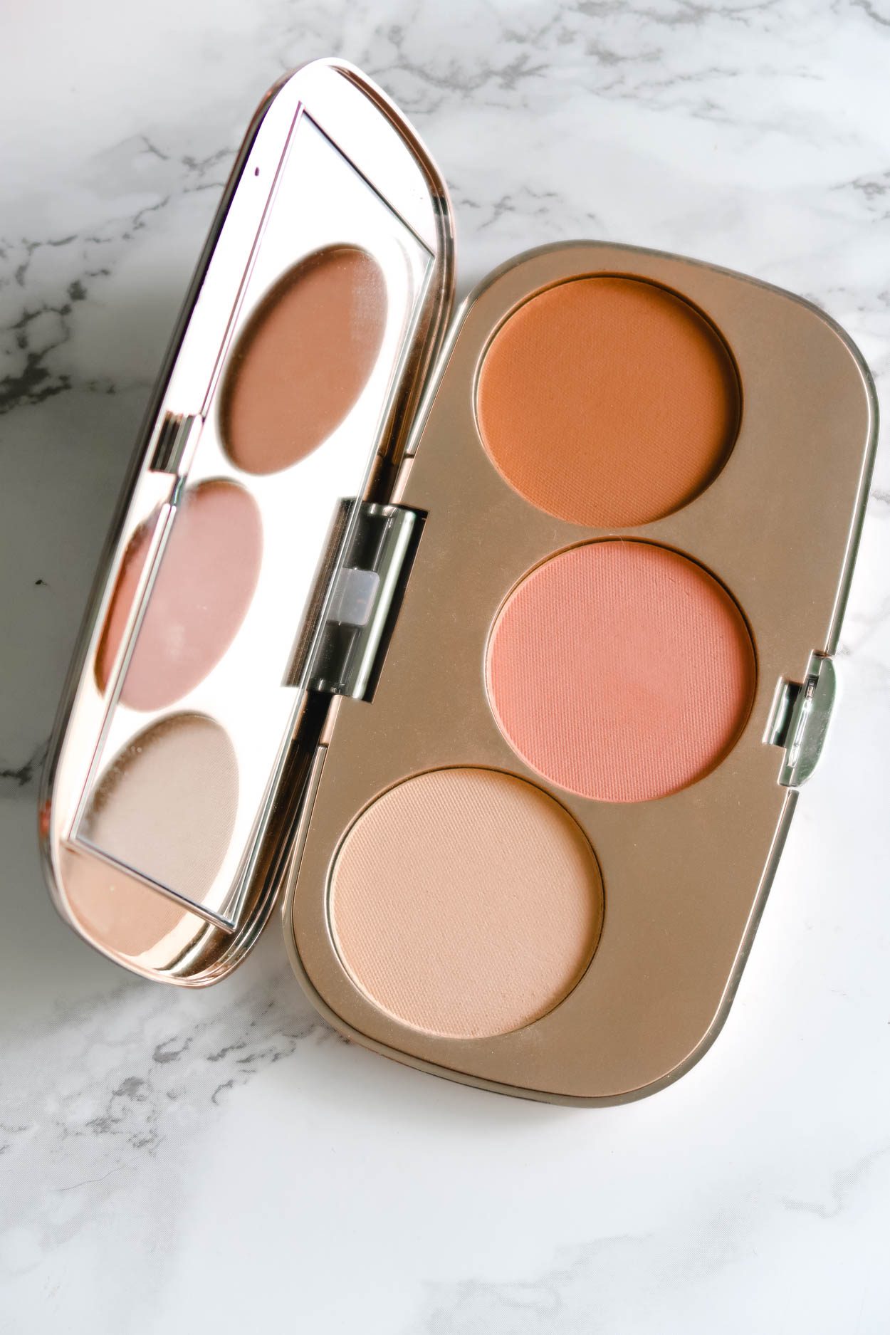 Jane Iredale Makeup is commonly known as skincare makeup. Why? Because the makeup products that Jane Iredale offers are high-quality mineral makeup that enhance your complexion, are cruelty-free  and are free of any chemicals and/or synthetic ingredients.  #beauty #GreenBeauty #MineralMakeup