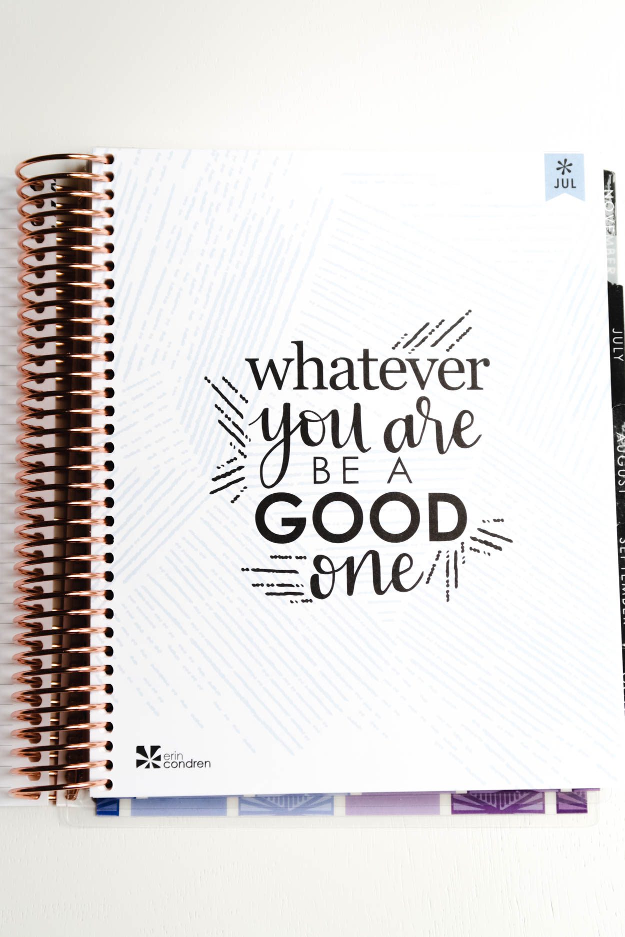 How I use my 2018-2019 Erin Condren Life Planner to help better manage my time, provide structure to my days and how it helps keep my ideas, projects and deadlines more organized! #planner #ErinCondren #Planning #Goals #GoalSetting #Organization