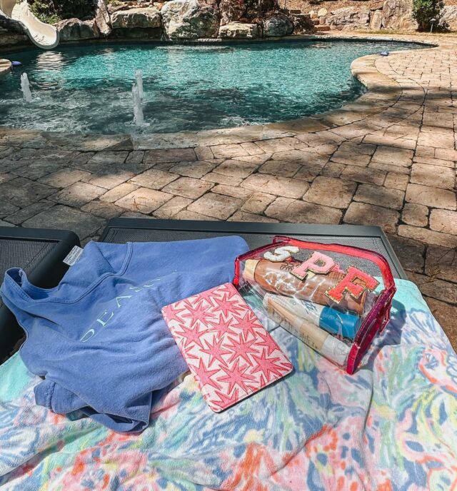 First official day of reading by the pool is happening!  I’m working my way through Throne of Glass (on book 4) as well as The Silent Patient (my niece said I must read this one!) 

Do you have any books I need to add to my summer reading list? Please let me know! Also my Kindle case is from @page.theshop and yes, I love it!